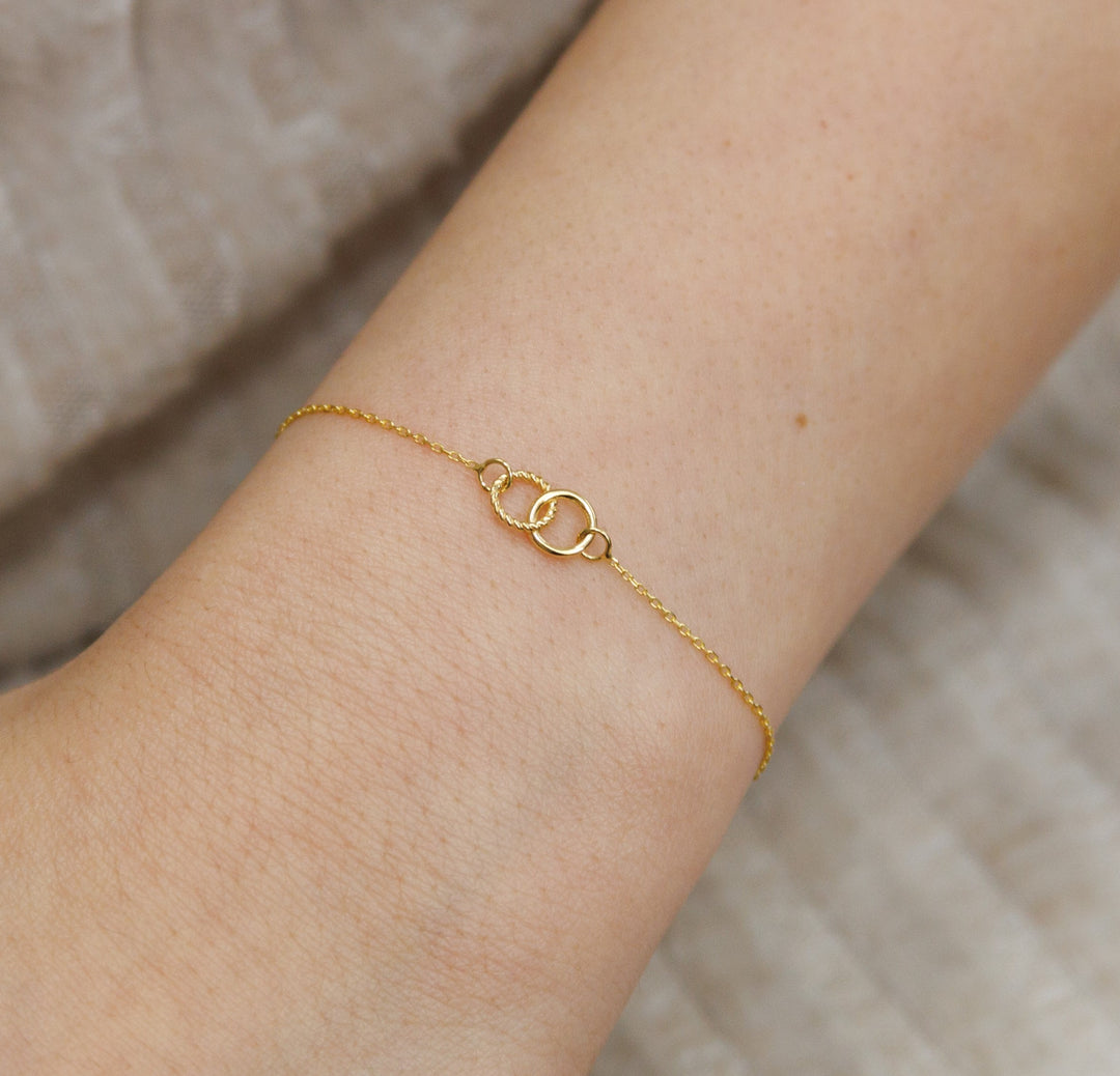 14 Karat Gold Interlock Circle Bracelet